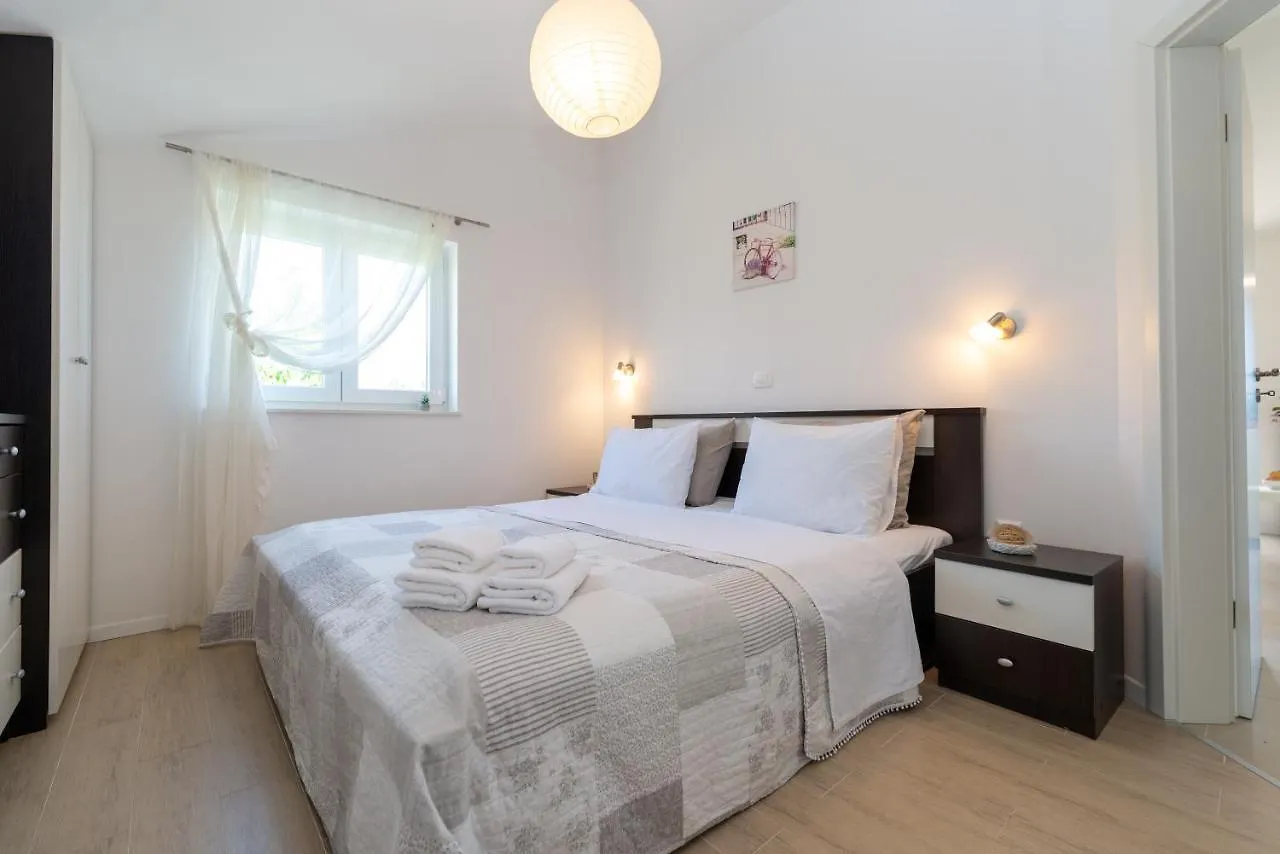 Apartments Barba Maslenica Croatia